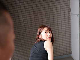 隣人妻の淫らな恩返し スケ透けのミニスカートで誘惑されて…　中野真子　サンプル画像07